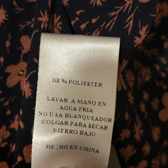 Sadie and Sage size small women’s long sleeve crop top. Navy Blue with Blush - Picture 5 of 7